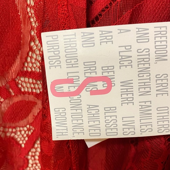 ⚡️FLASH SALE⚡️NWT LuLaRoe Lindsay Lace Red Small - Picture 3 of 5